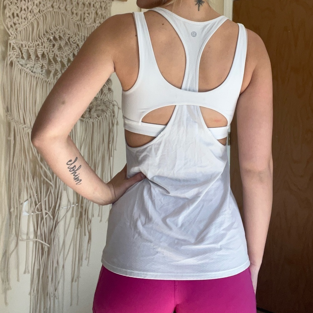 Lululemon women’s tan Sports Bra Tan Top Workout Shirt size small